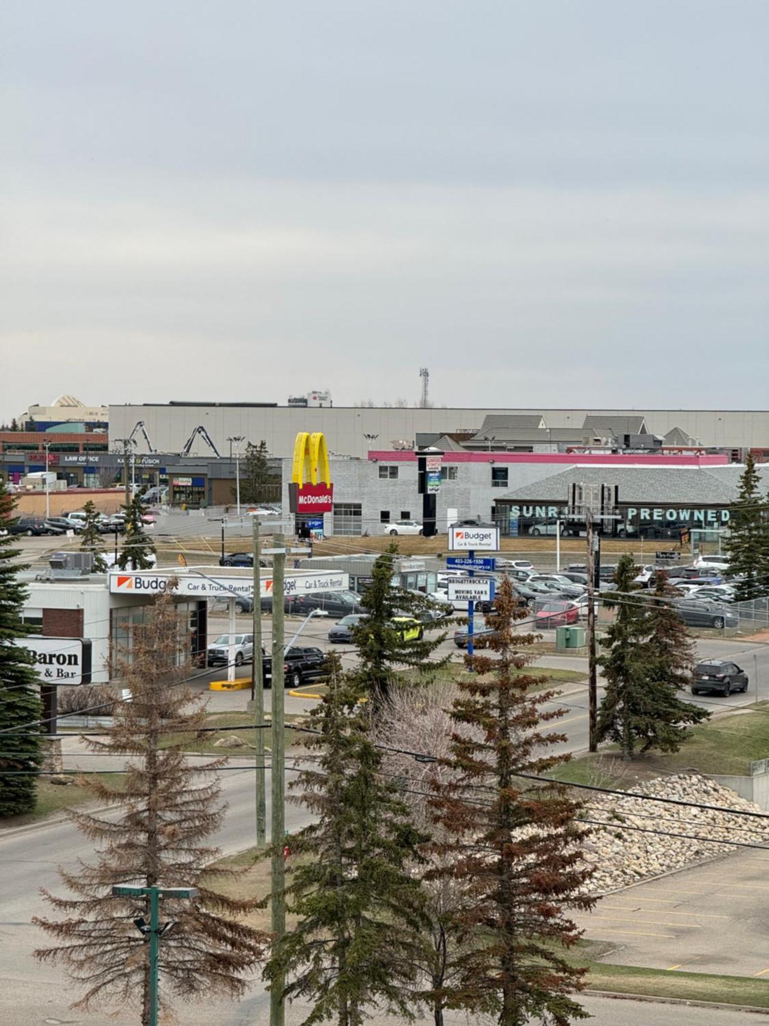 Divya Sutra Plaza And Conference Centre Calgary Airport Hotell Eksteriør bilde