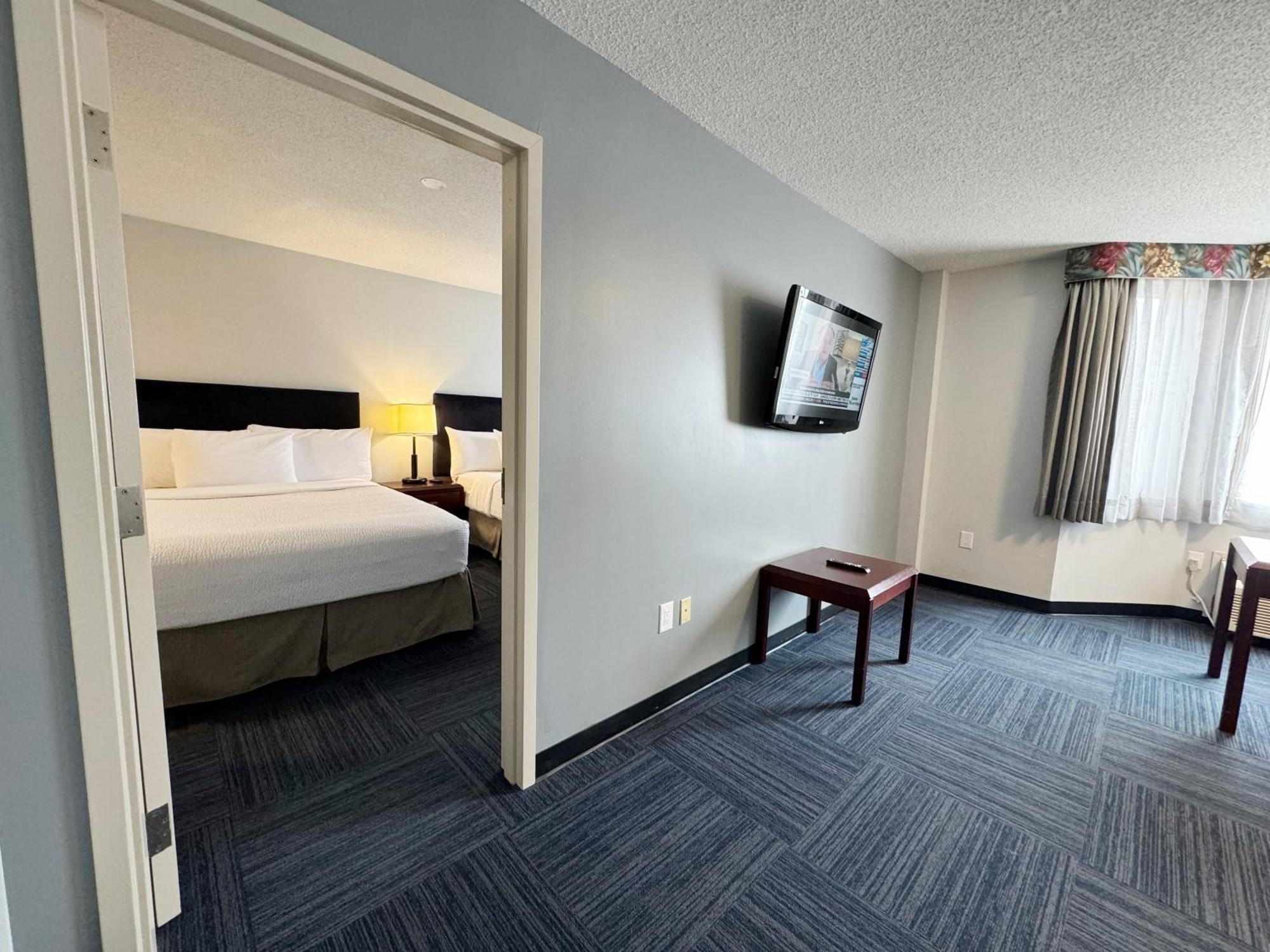 Divya Sutra Plaza And Conference Centre Calgary Airport Hotell Eksteriør bilde